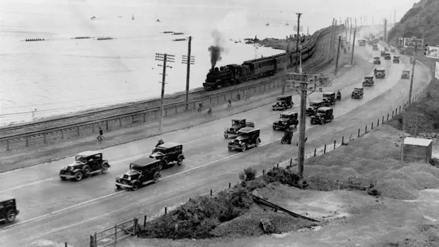 Vintage black and white photo of cars on State Highway 2 in Wellington