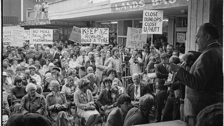 Former prime-minister Robert Muldoon addresses a crowd